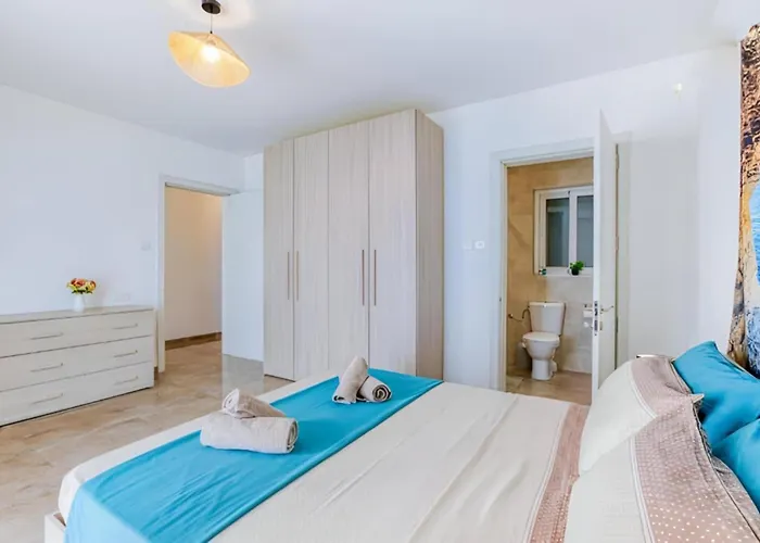 Spacious 3br Close To Marsascala Promenade Apartament